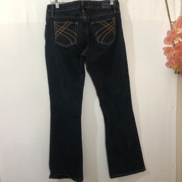 𝅺levi’s signature juniors 9, button fly, like new! - Picture 2 of 8